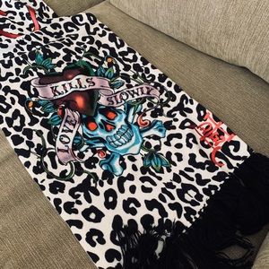 Ed Hardy Love Kills Slowly scarf